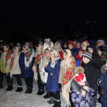 За доброю традицією, 19 грудня, в День Святого Миколая відбулось відкриття міської новорічної ялинки