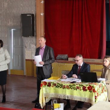 63 жителі села Нові Боровичі зібрались у сільському Будинку культури заслухати звіт в.о.старости та висловити свої зауваження