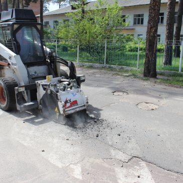 РОЗПОЧАТО ЯМКОВИЙ РЕМОНТ ДОРІГ ПО МІСТУ