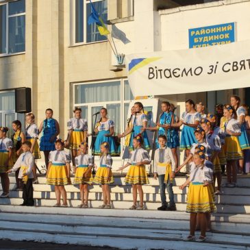 Святковий концерт, приурочений 28-ій річниці Незалежності України зібрав безліч глядачів на майданчику біля Сновського Будинку культури