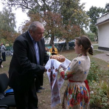 «І хлібом і цвітом, і прадідом-дідом, гріє душу село, моє рідне село»