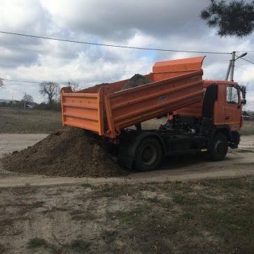 Триває підсипка грунтових доріг