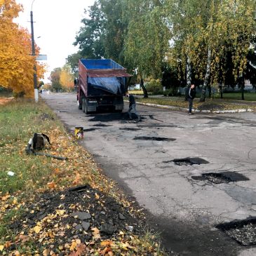 Ямковий ремонт доріг у Сновську по вул. Незалежності та Архітектурній