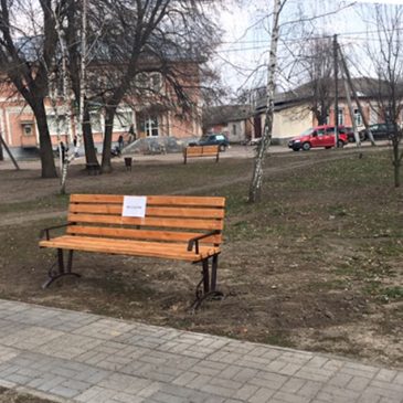 Нові лавочки встановлюють у Сновську