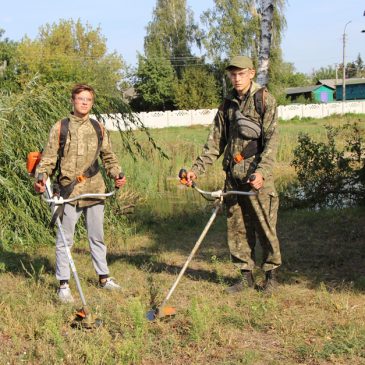 Учні ВПУЛГ допомагають впорядковувати гідропарк