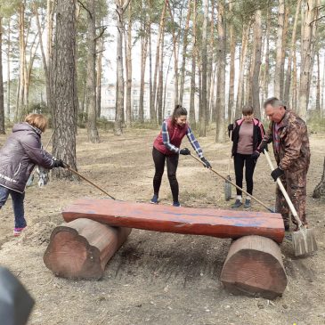 Колектив міської ради у Всесвітній день Землі долучився до прибарання  лісопарку та території біля залінійної лікарні
