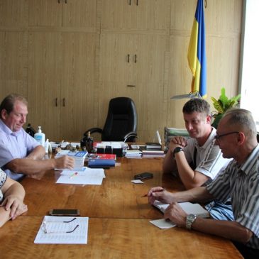 21 липня  в.о.голови Корюківської райдержадміністрації Анжела Ющенко та її заступник Олексій  Мотчаний з робочим візитом відвідали Сновську громаду.