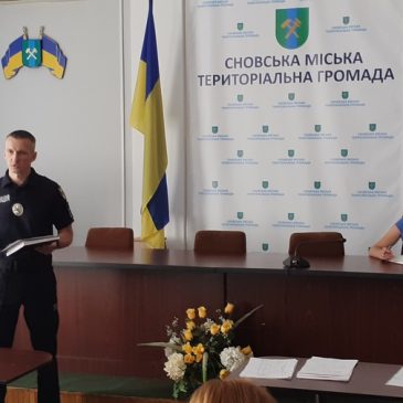 На нараді з керівниками структурних підрозділів начальник сектору поліцейської діяльності №1 (м.Сновськ) Ігор Богдан коротко прозвітував про зроблену роботу за минулий тиждень