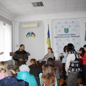У Сновській міській раді провели заняття з тактичної медицини та мінної безпеки