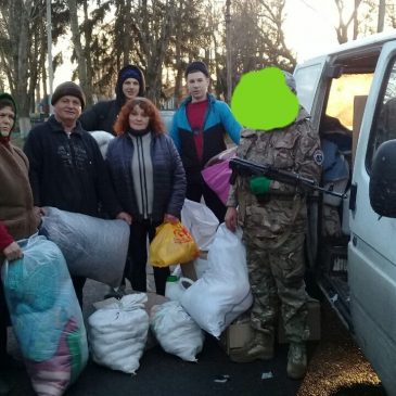 У сільських закладах культури збираються і плетуть сітки для військових