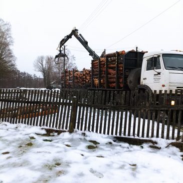 ПРОДОВЖУЮТЬ ДОСТАВЛЯТИ БЕЗКОШТОВНІ ДРОВА