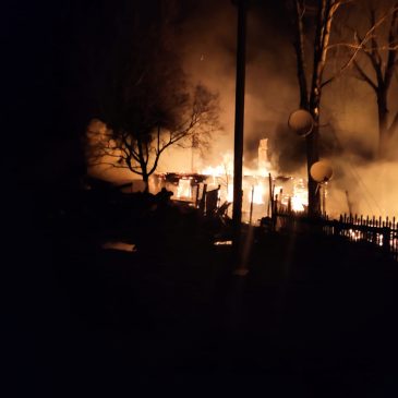 В Єліному згоріли приватні будинки внаслідок ворожих обстрілів