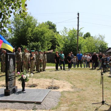 Відкриття пам’ятного знаку у селі Великий Щимель загиблому прикордоннику ТКАЧЕНКУ Василю