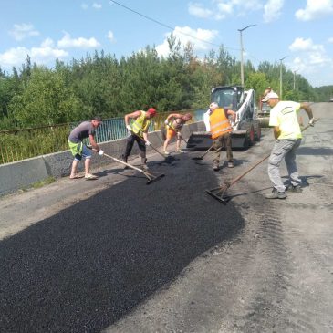 У Сновську розпочався ямковий ремонт доріг