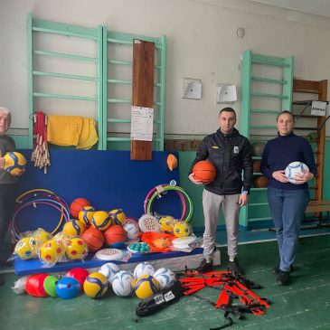 Шість навчальних закладів Сновщини отримали рекреаційні набори спортивного інвентарю в межах Програми CLEAR