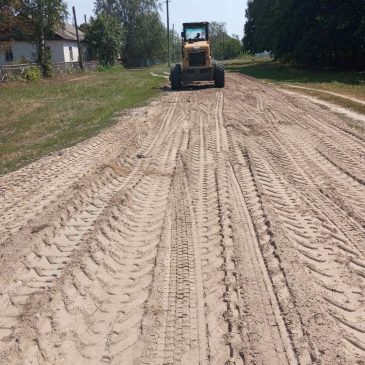 Підсипка і грейдерування доріг у селі Сновське