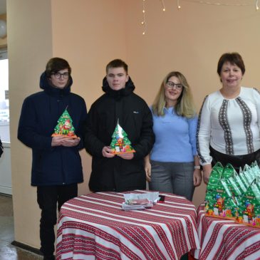 Розважальна різдвяна програма та солодкі подарунки обдарованим дітям Сновщини