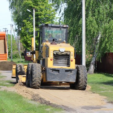 На Сновщині триває грейдерування доріг