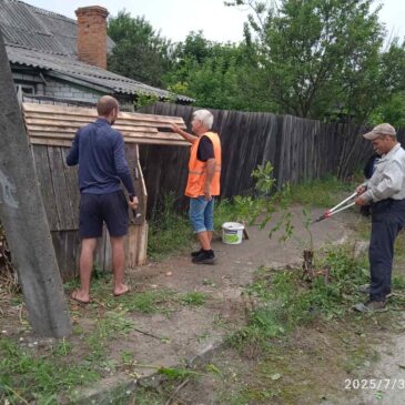Працівники відділу благоустрою та господарського забезпечення подбали про чистоту та порядок у Сновську