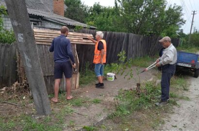 Працівники відділу благоустрою та господарського забезпечення подбали про чистоту та порядок у Сновську