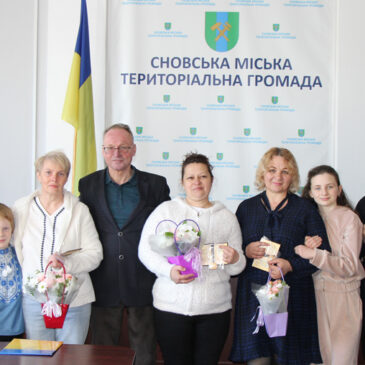 Материнський подвиг Сновщини: п’ятьом жінкам громади присвоєно почесне звання «Мати-героїня»