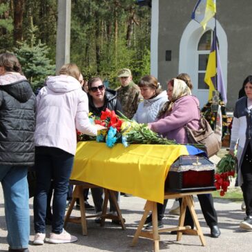 Навіки в строю: Сновщина провела в останню путь Андрія Валєєва