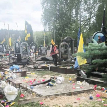 Ворог поцілив по Алеї Героїв у Сновську