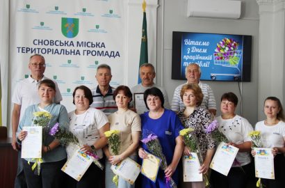 Працівників сфери торгівлі Сновської громади привітали з професійним святом