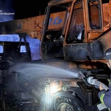 Чергові ворожі атаки на Сновщину: горіли господарчі будівлі та техніка